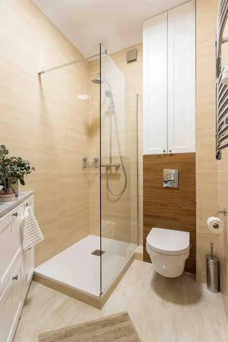 Wyzwolenia Apt , Lazienki Park & Zbawiciela Sq. 2' Warsaw Apartment